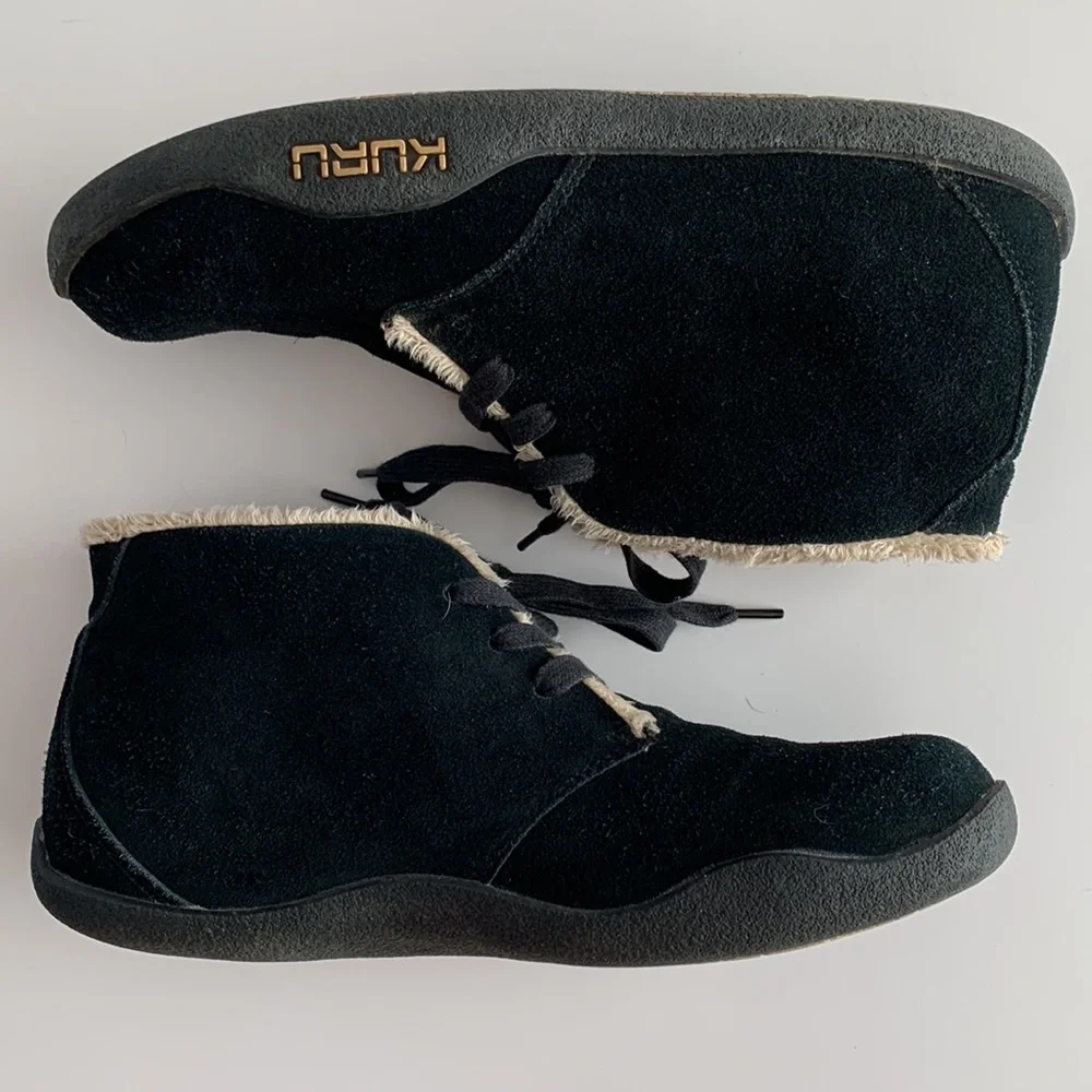 Kuru Chukka black suede tie shoes women’s 9.5